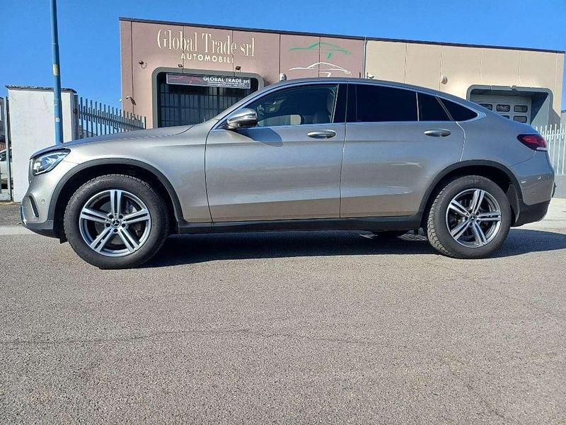 Usata Mercedes GLC300 245 CV (180 kW) 2019 Marrone Coupé