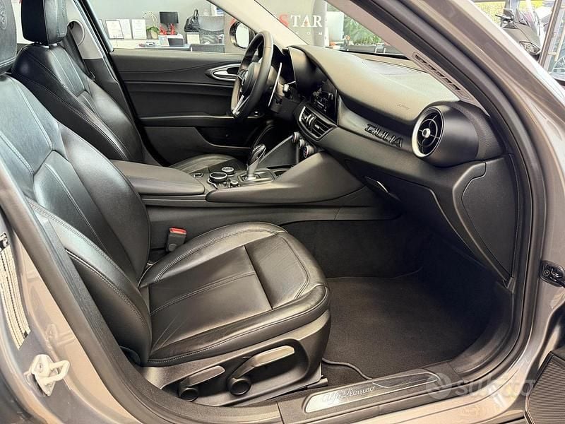 Usata Alfa Romeo Giulia Super 180 CV (132 kW) 2016 Grigio Berlina