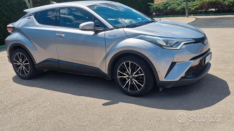 Usata Toyota C-HR Lounge 105 CV (77 kW) 2018 Grigio SUV