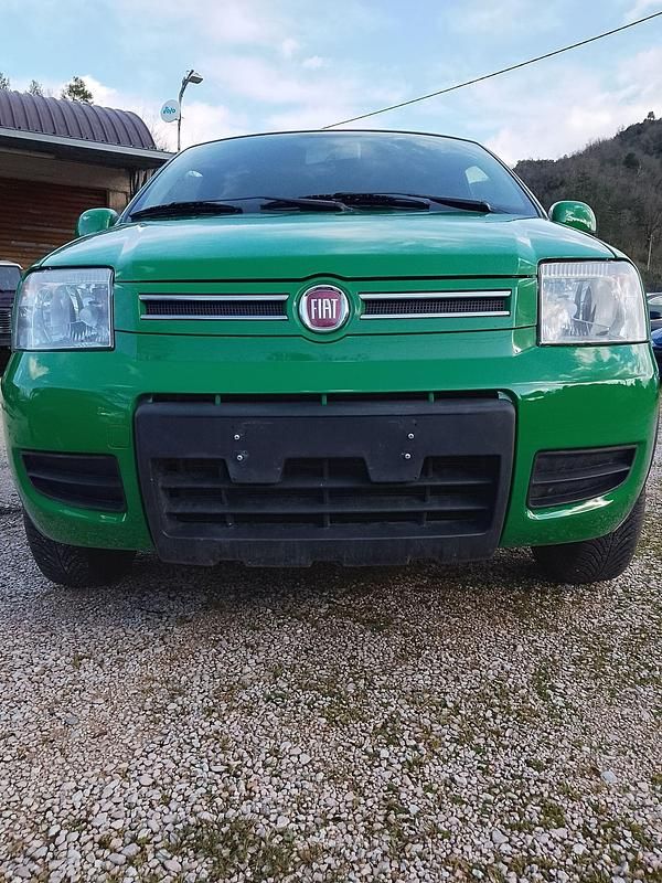 Usado Fiat Panda 4x4 69 CV (50 kW) 2010 Verde Utilitario