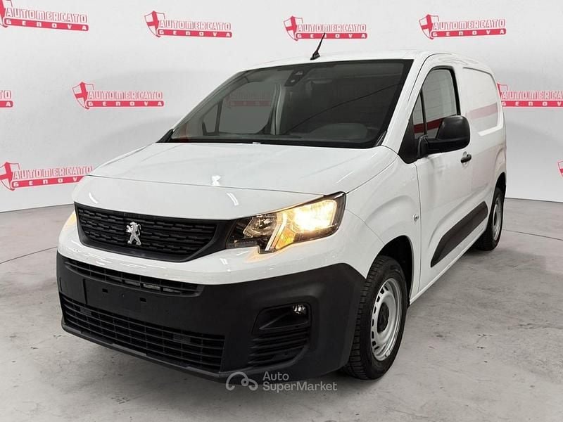 Bianco Usata 2020 Peugeot Partner S Monovolume | 12.500 € (Buon prezzo) - Immagine 1/4