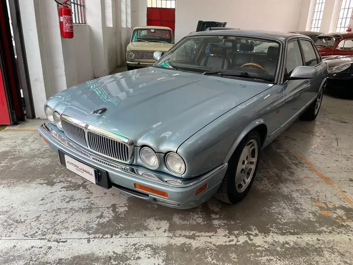 Usata Jaguar XJ Executive 241 CV (177 kW) 1997 Blu Berlina