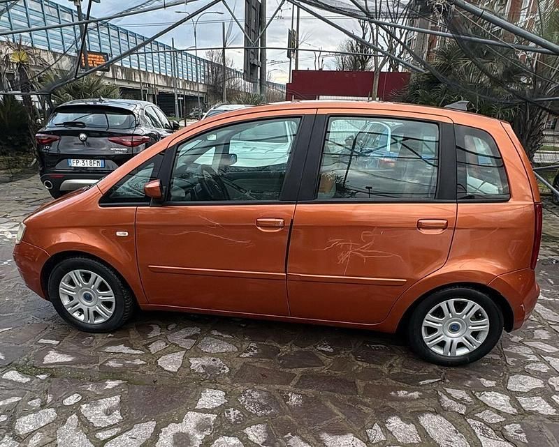 Usata Fiat Idea Emotion 69 CV (50 kW) 2004 Arancione Monovolume