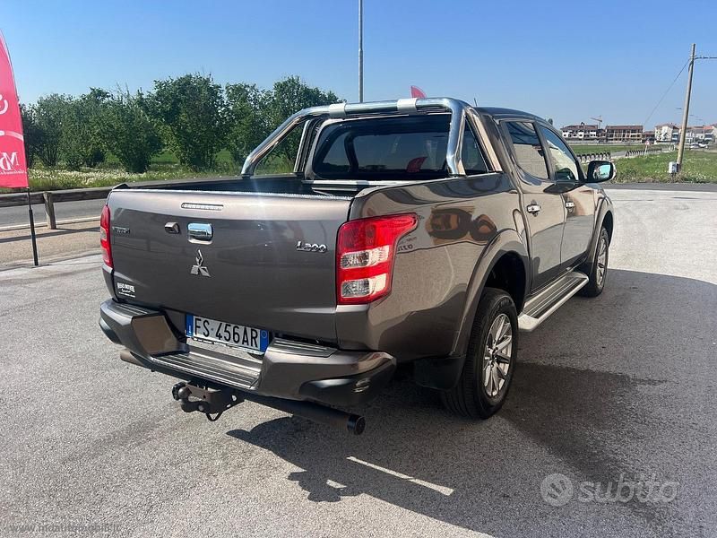 Usata Mitsubishi L200 181 CV (133 kW) 2018 Grigio Pick-up