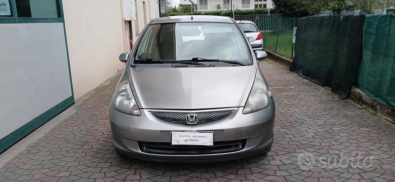 Usata Honda Jazz 78 CV (57 kW) 2005 Marrone Utilitaria