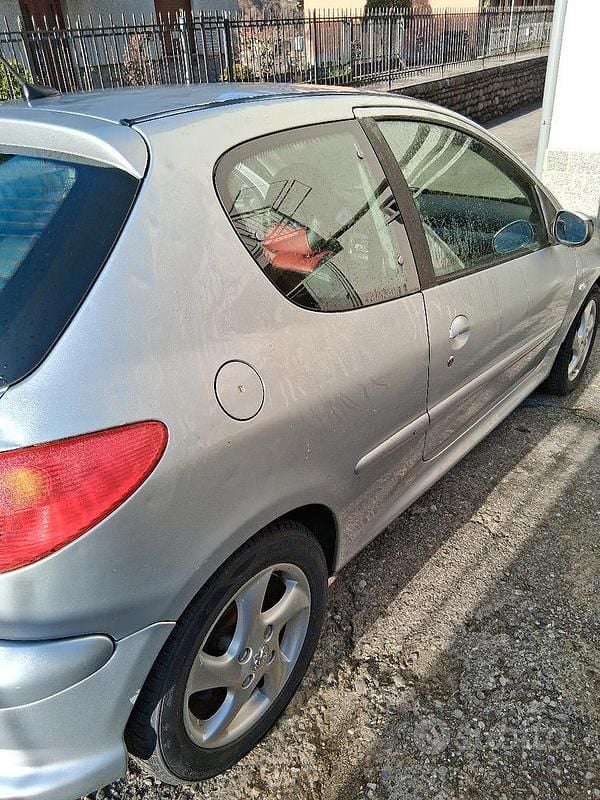 Usata Peugeot 206 109 CV (80 kW) 2005 Grigio Cabrio