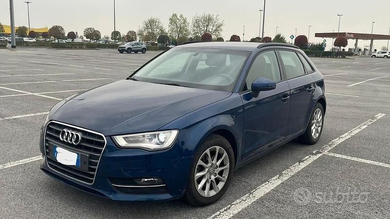 Usado Audi A3 110 CV (80 kW) 2014 Azul Familiar