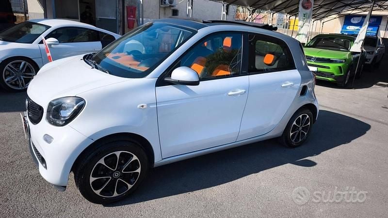Usata Smart ForFour Passion 71 CV (52 kW) 2015 Bianco Utilitaria