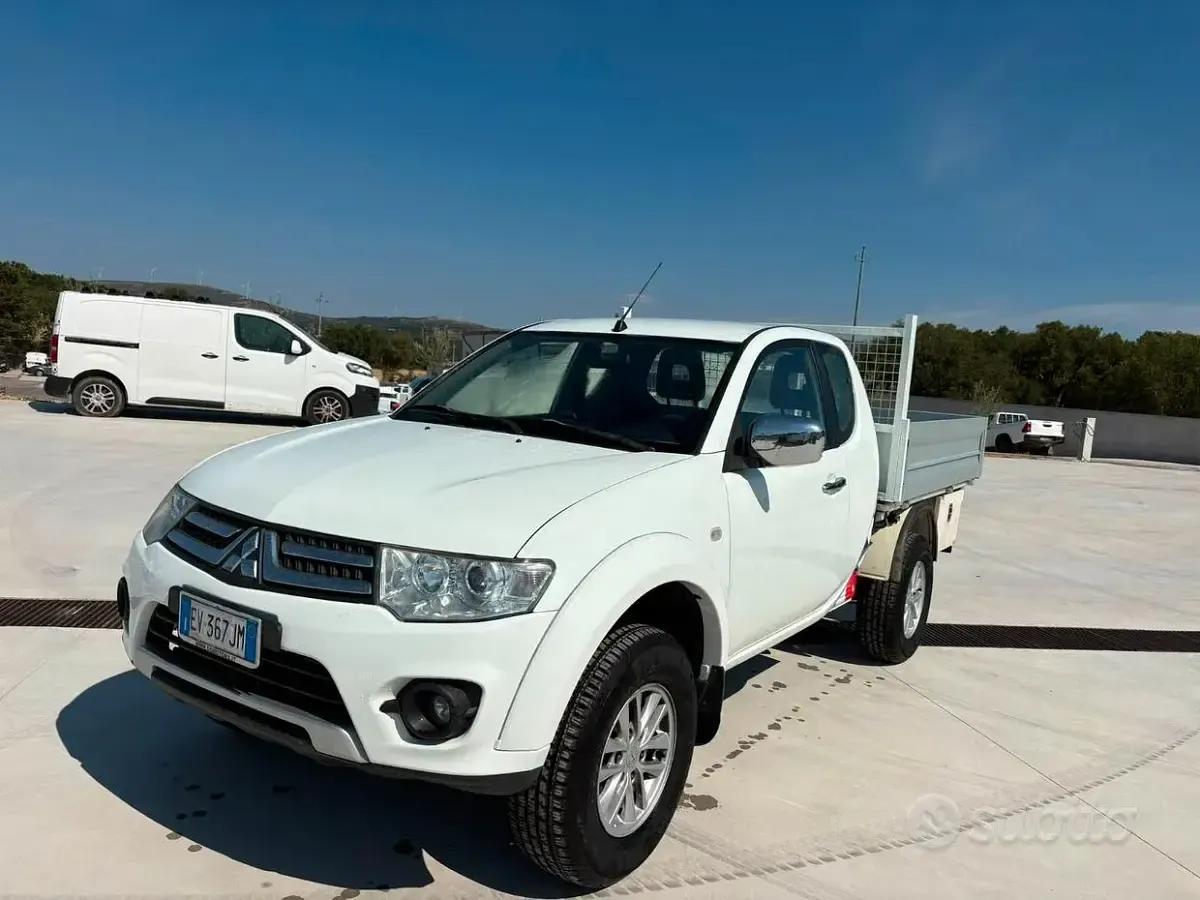 Usata Mitsubishi L200 178 CV (130 kW) 2014 Bianco Pick-up