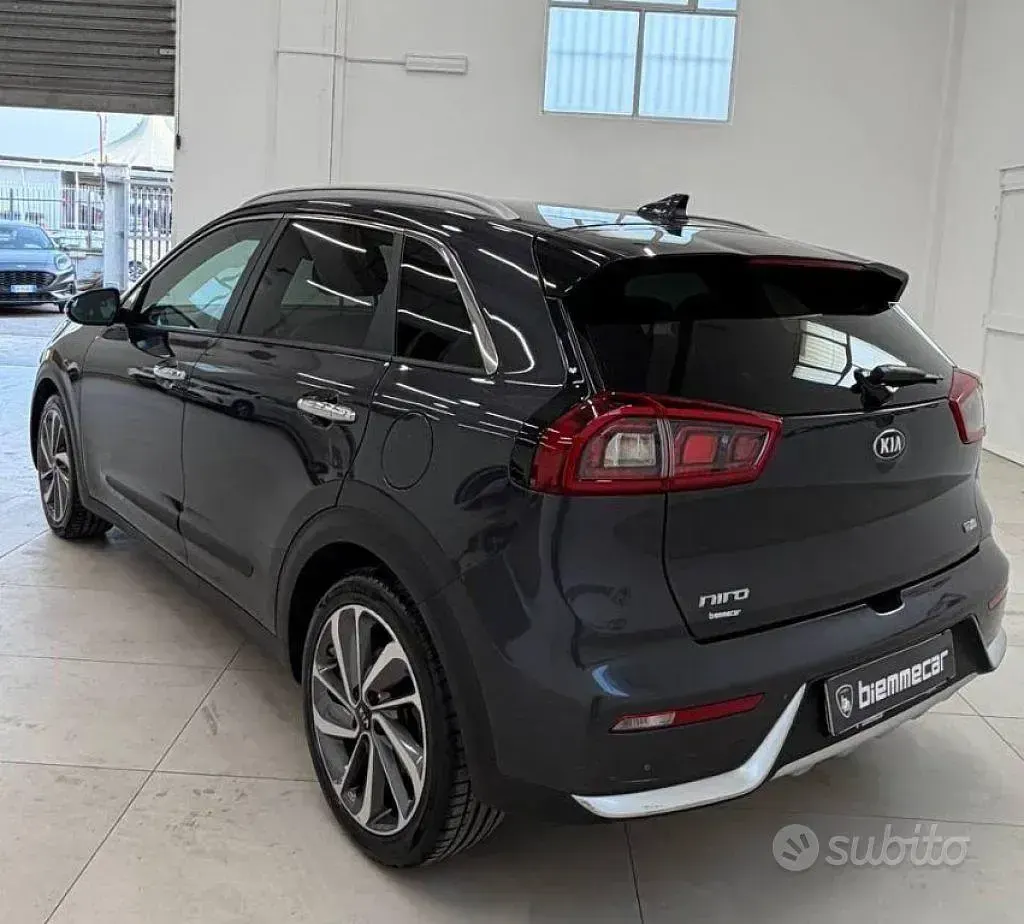 Usata Kia Niro 105 CV (77 kW) 2017 Bluazzurro SUV