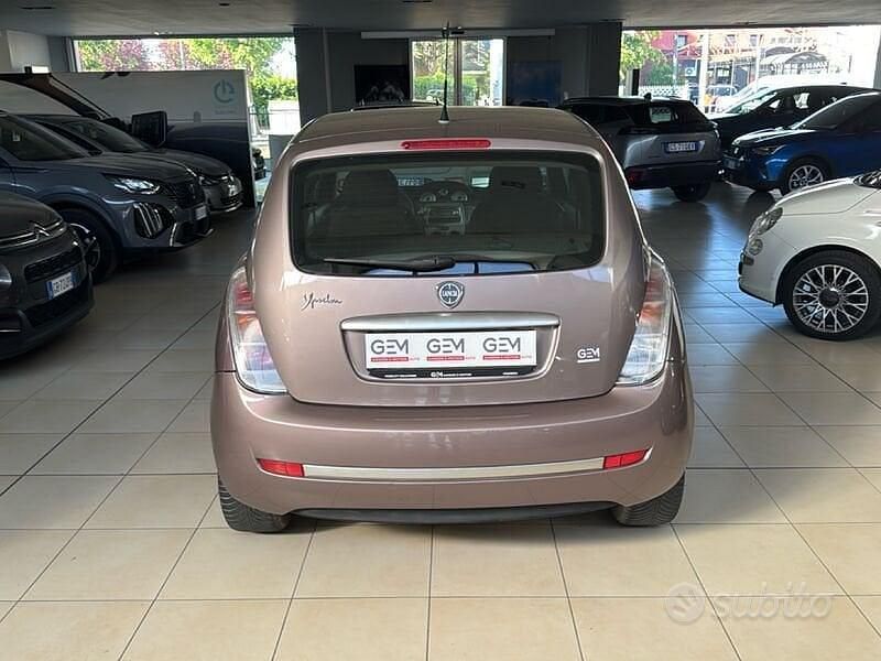 Usata Lancia Ypsilon 60 CV (44 kW) 2010 Beige Utilitaria