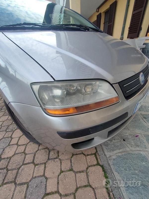 Usata Fiat Idea Active 95 CV (69 kW) 2004 Grigio Monovolume