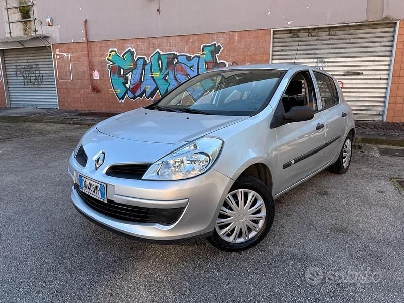 Usata Renault Clio II 75 CV (55 kW) 2007 Grigio Berlina