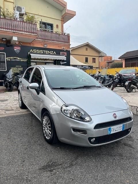 Grigio Usata 2017 Fiat Punto Lounge Due volumi | 2999 € (Super prezzo) - Immagine 1/4