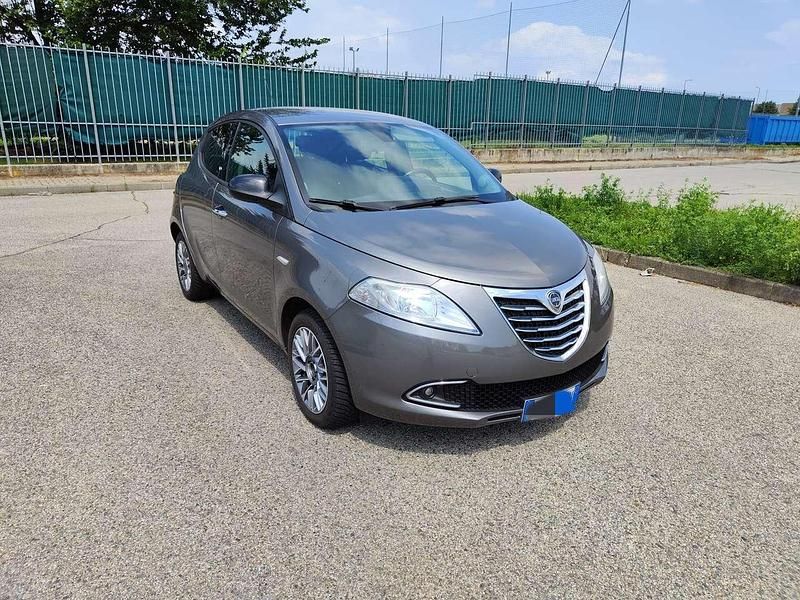 Usata Lancia Ypsilon Gold 95 CV (69 kW) 2012 Grigio Utilitaria