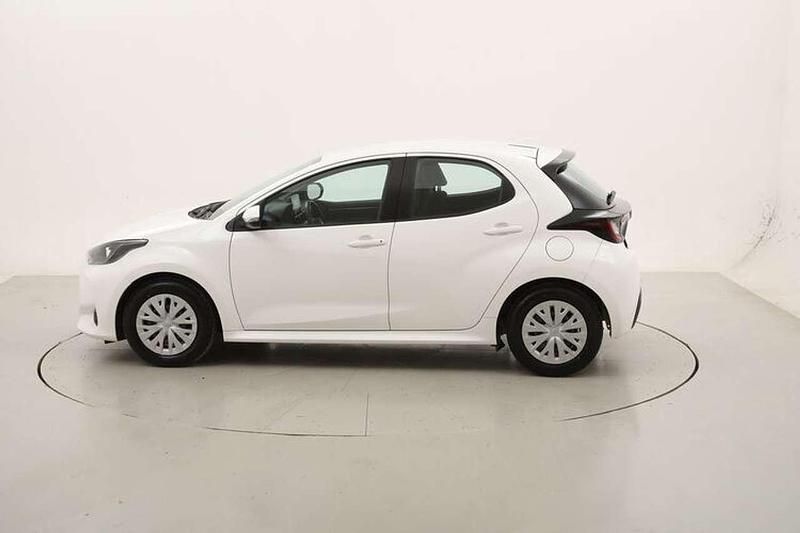 Usata Toyota Yaris Hybrid Business Edition 116 CV (85 kW) 2021 Bianco Utilitaria