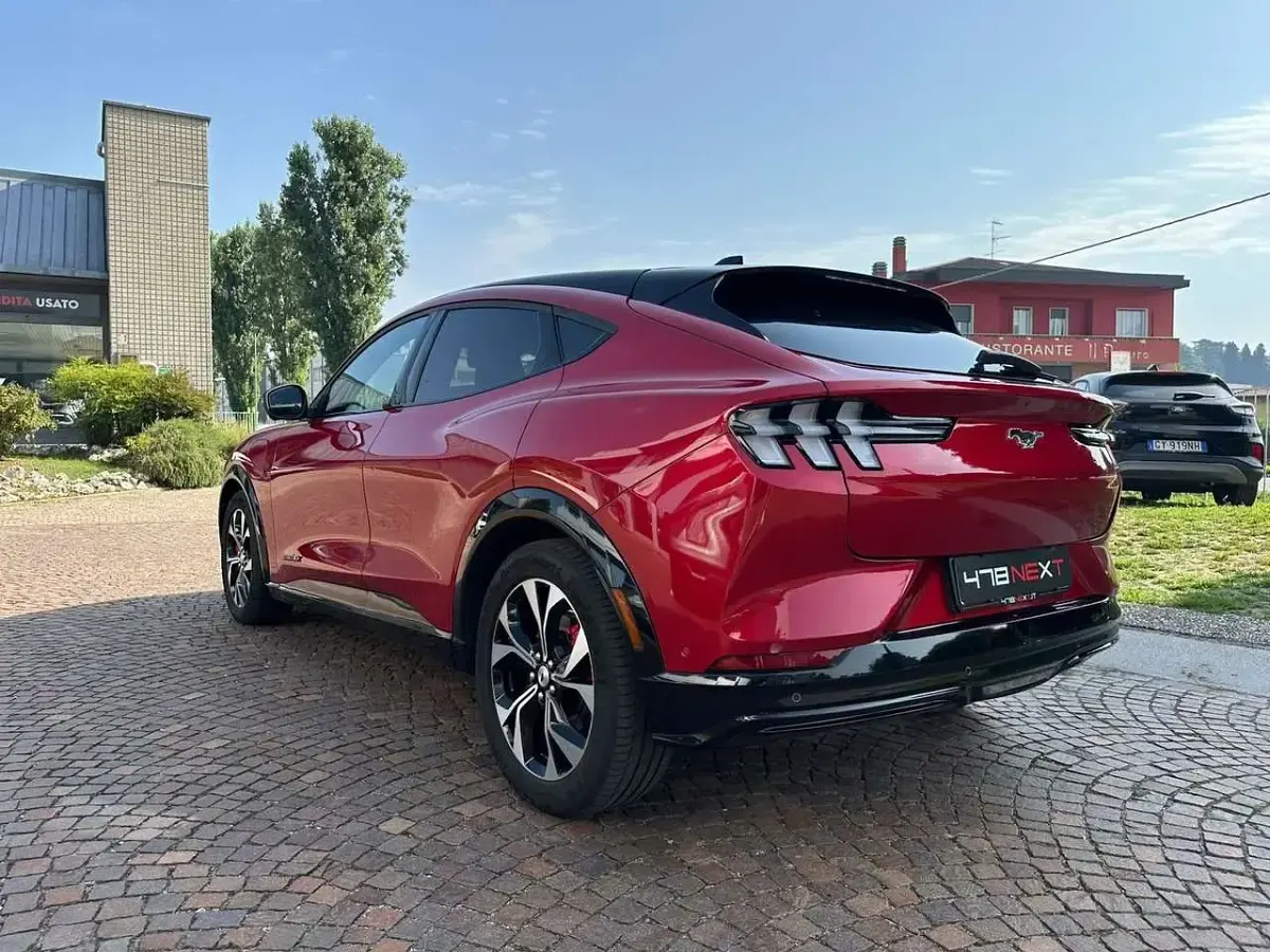 Usata Ford Mustang Mach-E Extended Range 216 kW (294 CV) 2023 Rosso SUV
