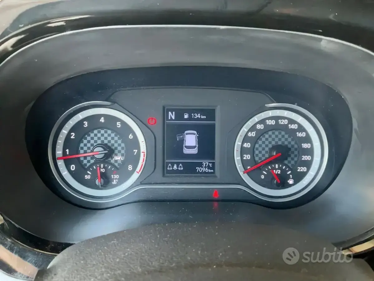 Usata Hyundai i10 67 CV (49 kW) 2023 Grigio Utilitaria