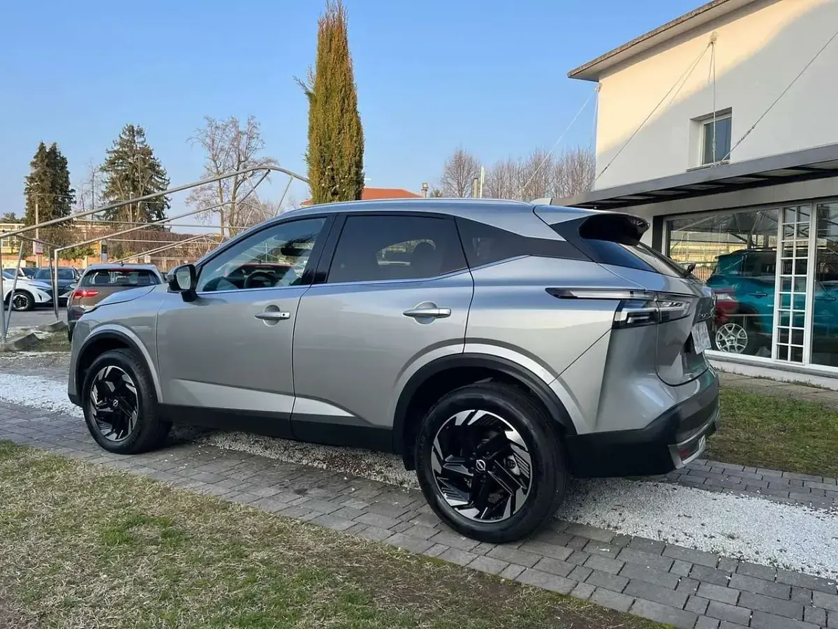 Usata Nissan Qashqai N-Connecta 140 CV (102 kW) 2025 Newport grey SUV