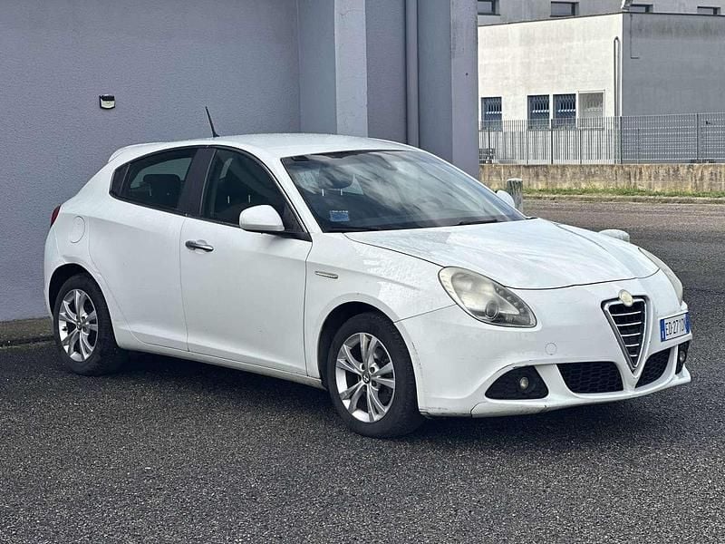 Usata Alfa Romeo Giulietta Progression 105 CV (77 kW) 2010 Bianco pastello Utilitaria