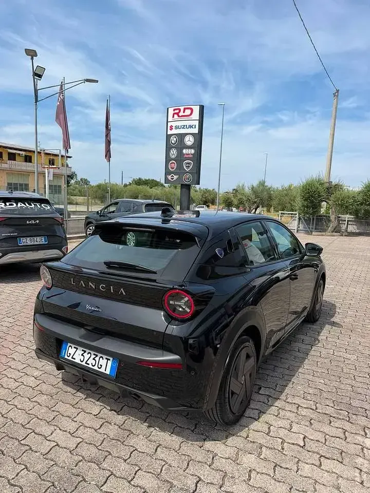 Usata Lancia Ypsilon 101 CV (74 kW) 2025 Nero Utilitaria