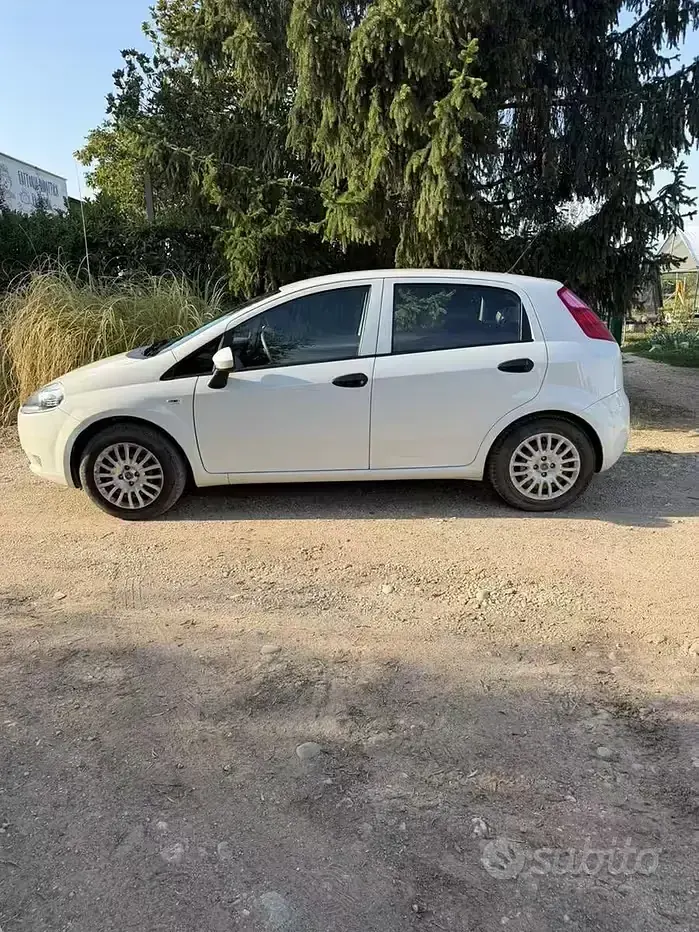 Usata Fiat Grande Punto 77 CV (56 kW) 2009 Bianco Utilitaria