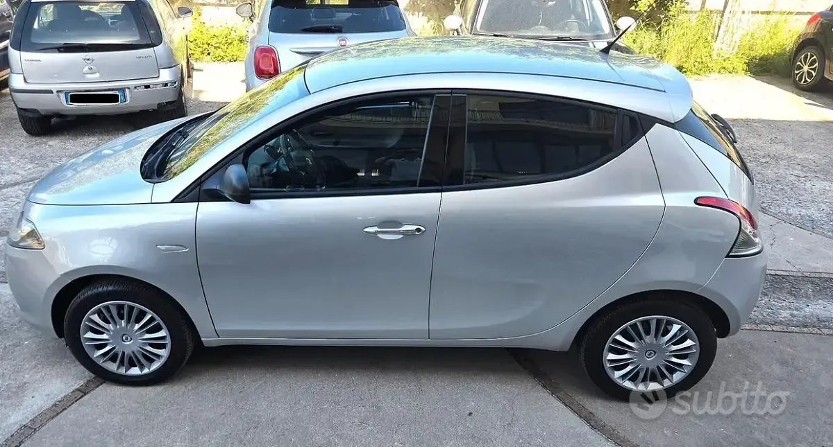 Usata Lancia Ypsilon 69 CV (50 kW) 2013 Grigio Utilitaria