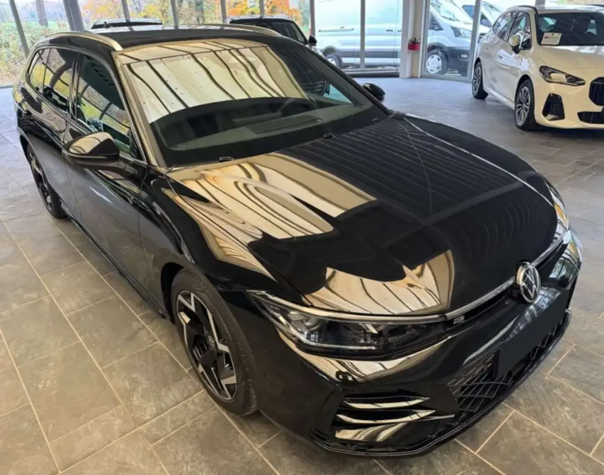 Usata VW Passat R-line 150 CV (110 kW) 2025 Nero Station wagon