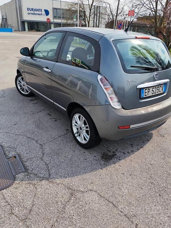 Usata Lancia Ypsilon Silver 69 CV (50 kW) 2012 Grigio Utilitaria