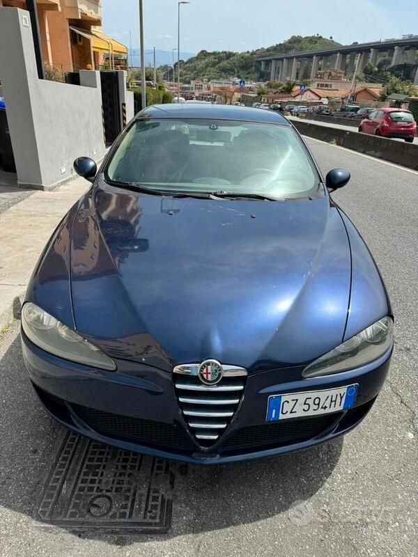 Blu Usata 2006 Alfa Romeo 147 Due volumi | 2000 € (Buon prezzo) - Immagine 1/4