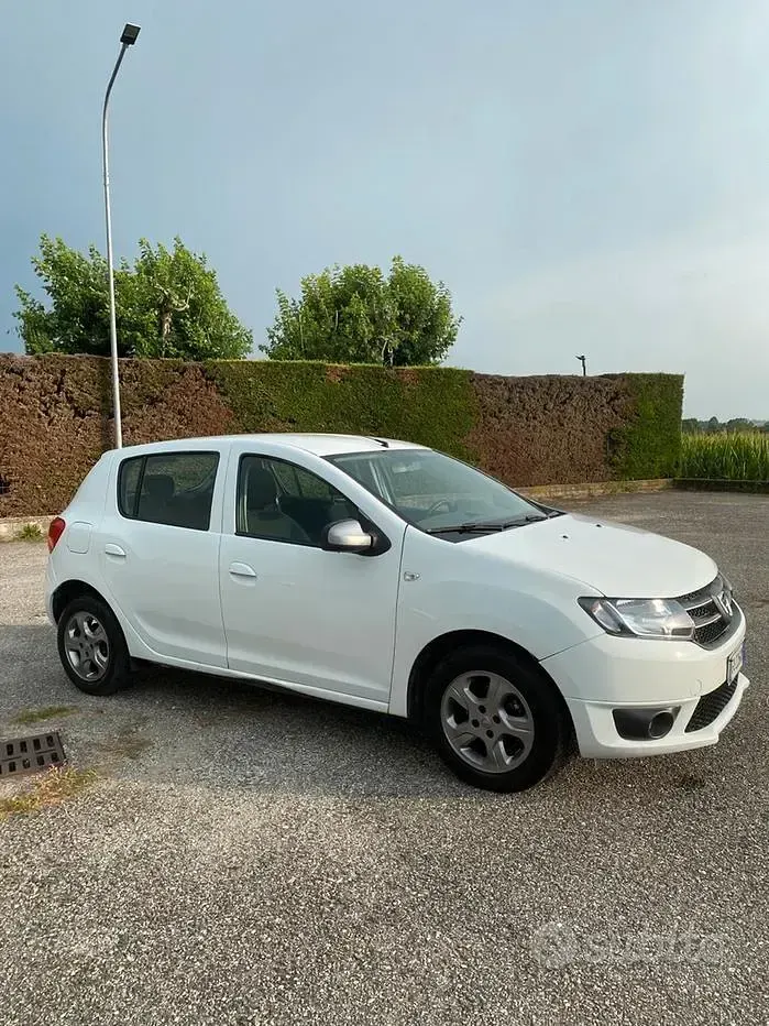 Usata Dacia Sandero 75 CV (55 kW) 2015 Bianco Utilitaria