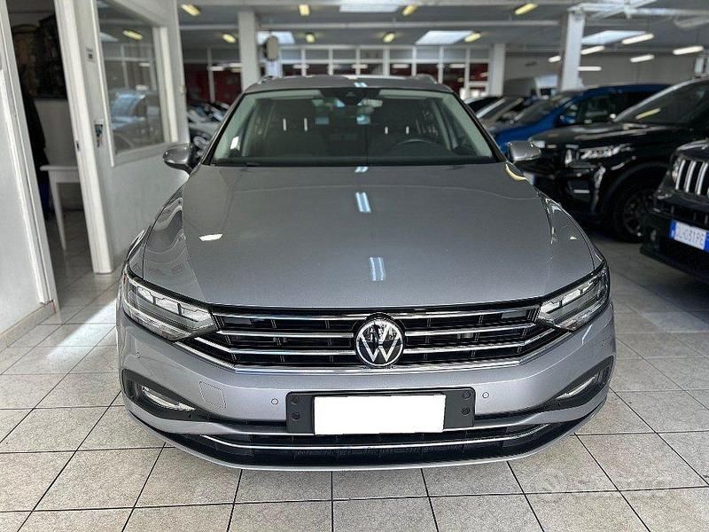 Usata VW Passat Business 150 CV (110 kW) 2022 Grigio metallizzato Station wagon