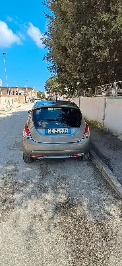 Usata Lancia Ypsilon 69 CV (50 kW) 2021 Grigio Utilitaria