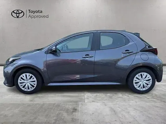 Usata Toyota Yaris Active 2022 Dark grey met Utilitaria