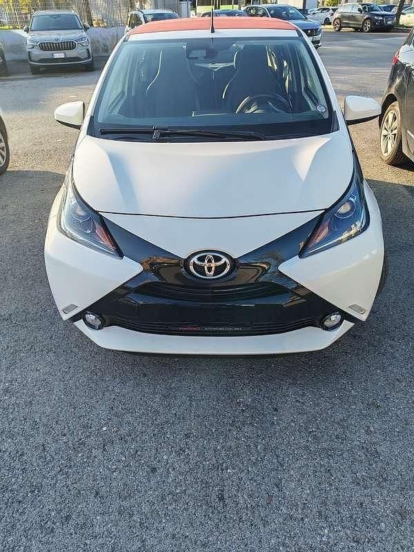Usata Toyota Aygo X-wave 69 CV (50 kW) 2017 Bianco Utilitaria