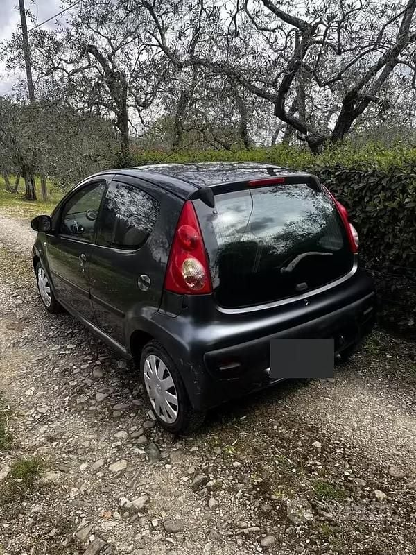 Usata Peugeot 107 68 CV (50 kW) 2007 Grigio Utilitaria