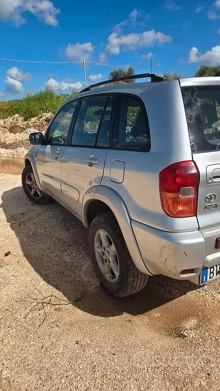 Usata Toyota RAV4 116 CV (85 kW) 2004 Grigio SUV