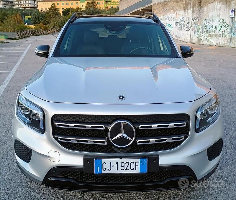 Usata Mercedes GLB180 116 CV (85 kW) 2022 Grigio SUV