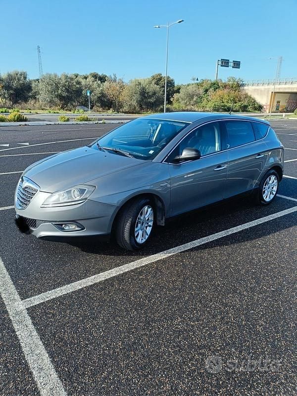 Usata Lancia Delta Gold 120 CV (88 kW) 2011 Grigio Utilitaria