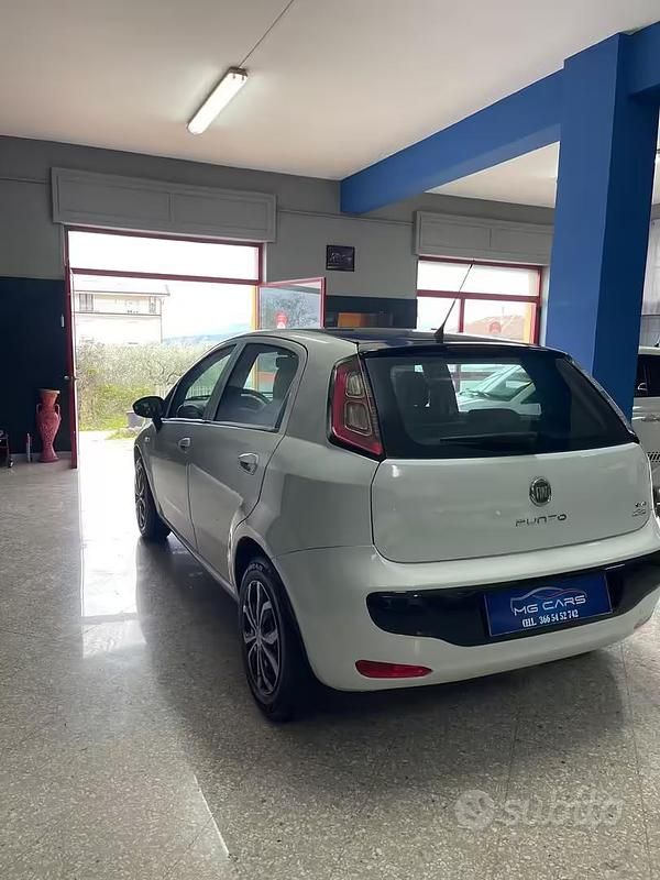 Usata Fiat Punto Evo Emotion 77 CV (56 kW) 2010 Bianco Utilitaria