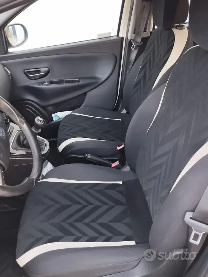 Usata Lancia Ypsilon 80 CV (58 kW) 2017 Bianco Utilitaria