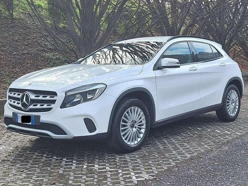Usata Mercedes GLA200 136 CV (100 kW) 2019 Bianco SUV