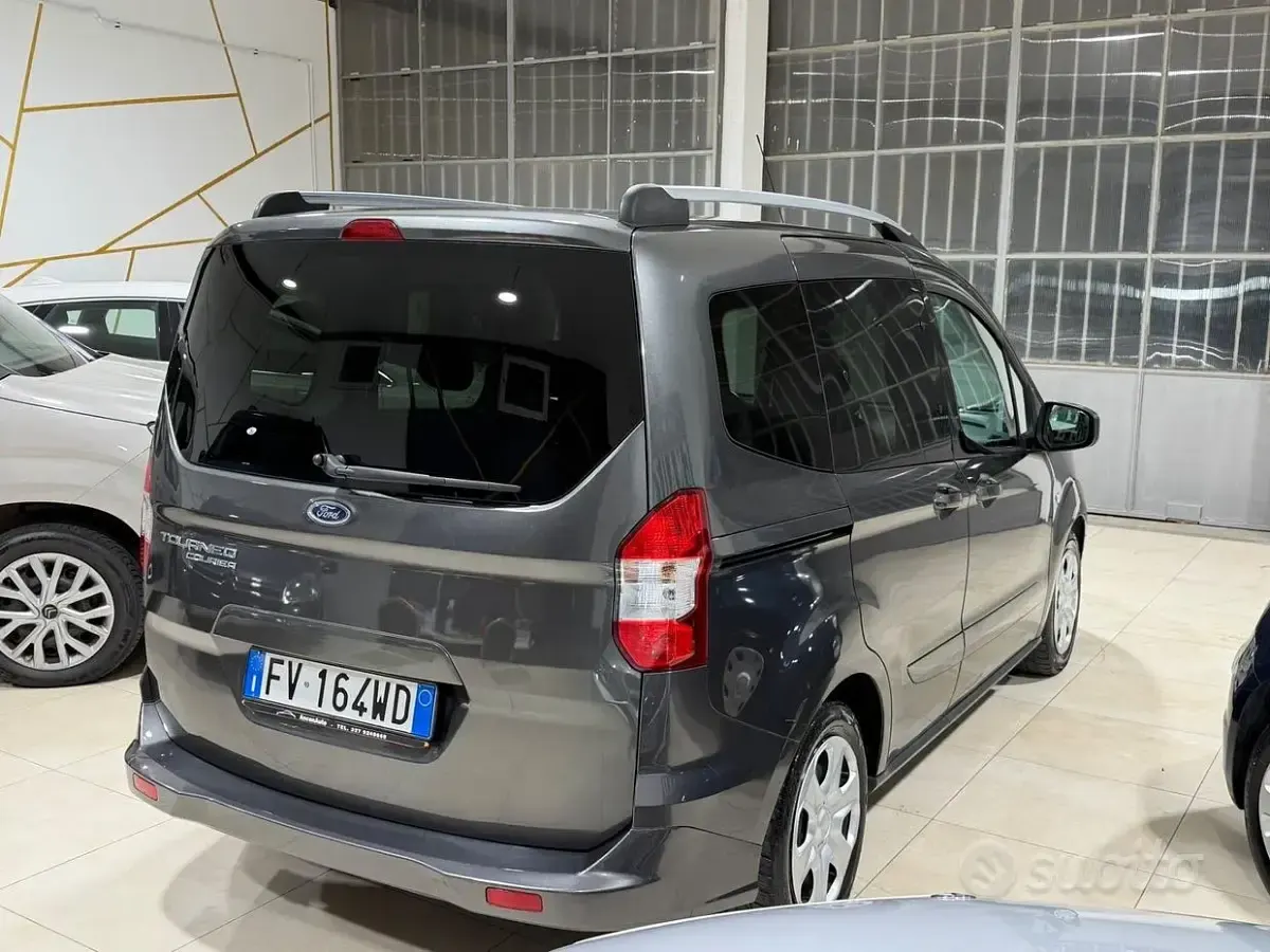 Usata Ford Tourneo Courier Sport 75 CV (55 kW) 2019 Grigio Monovolume