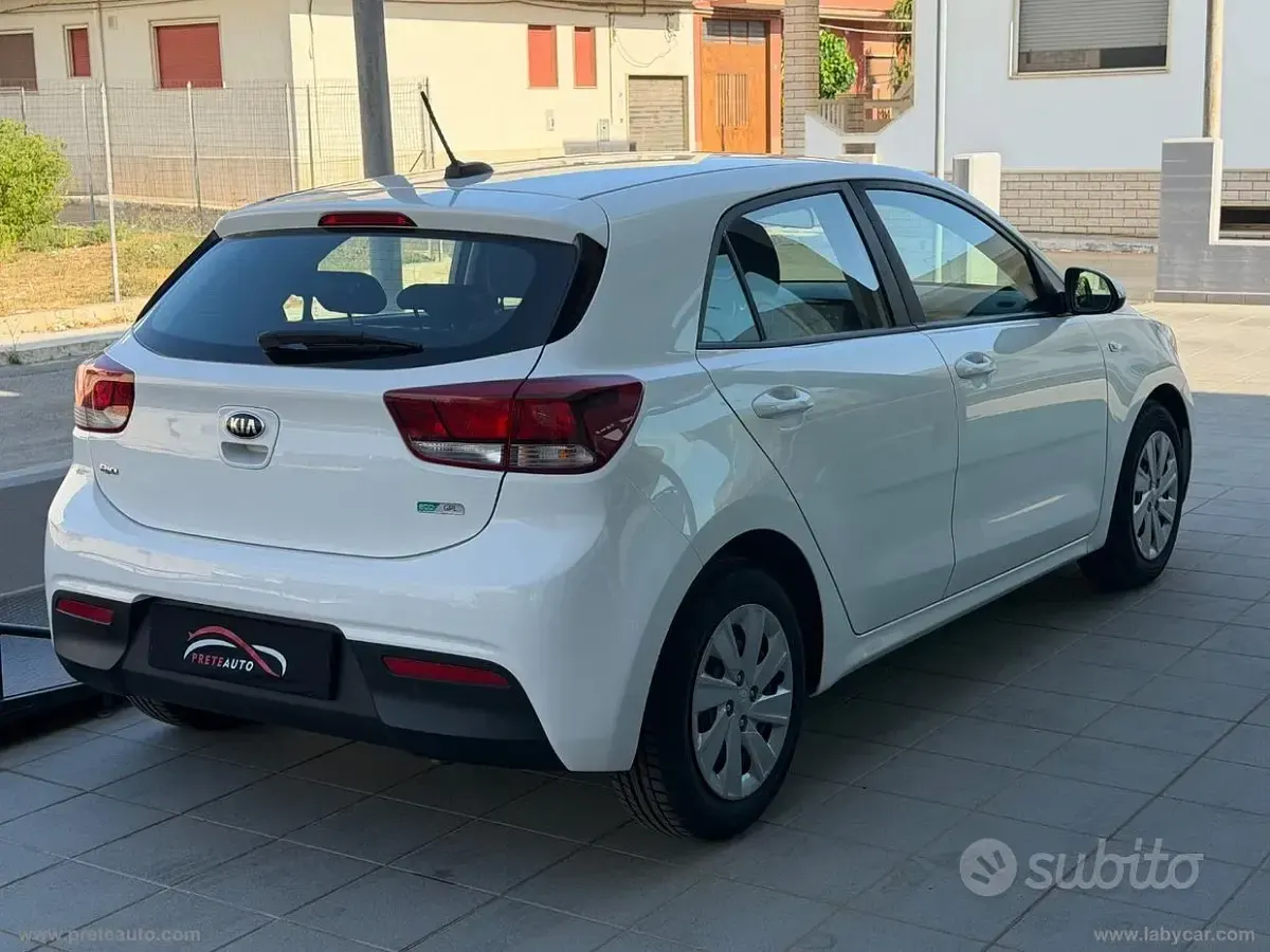 Usata Kia Rio Active 84 CV (61 kW) 2018 Bianco Berlina