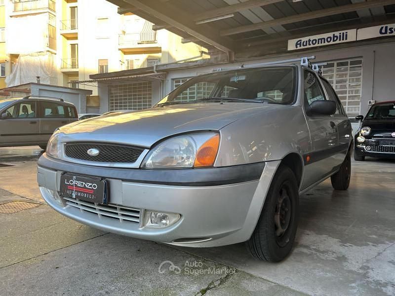 Usata Ford Fiesta Ambiente 75 CV (55 kW) 2001 Grigio Utilitaria