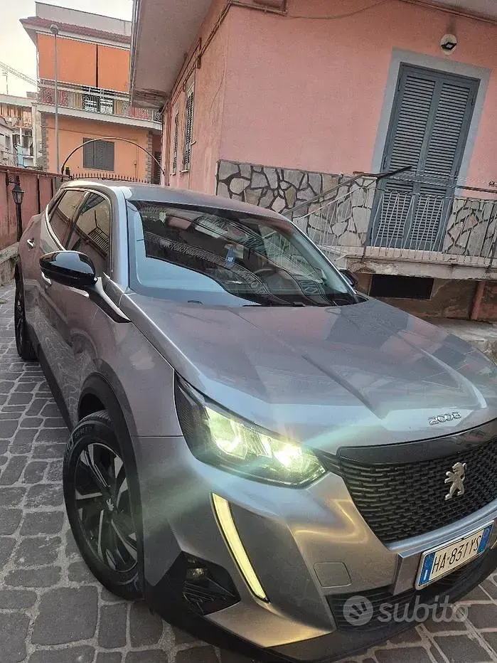 Usata Peugeot 2008 102 CV (75 kW) 2025 Grigio SUV