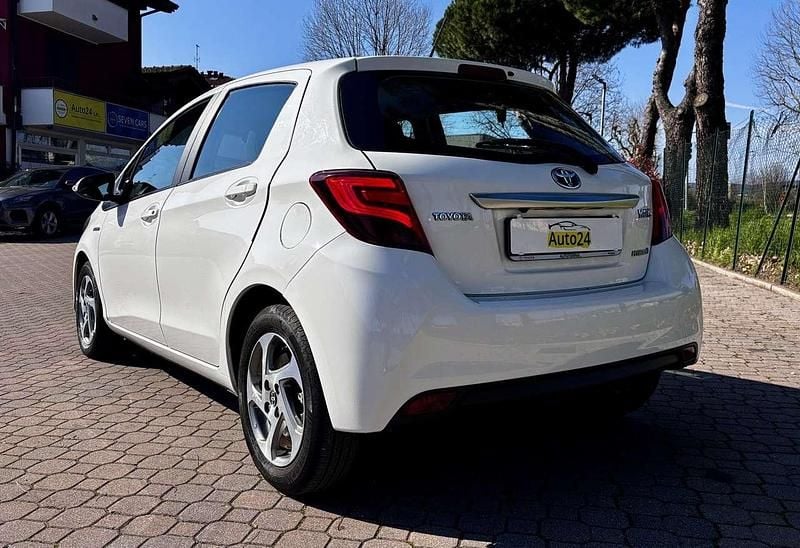 Usata Toyota Yaris Hybrid Active 73 CV (53 kW) 2017 Bianco Berlina
