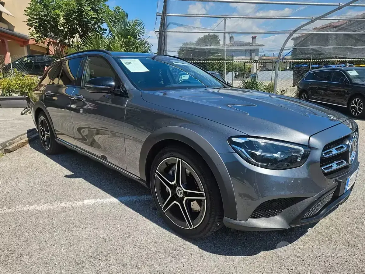 Usata Mercedes E400 Premium 330 CV (242 kW) 2022 Grigio Station wagon