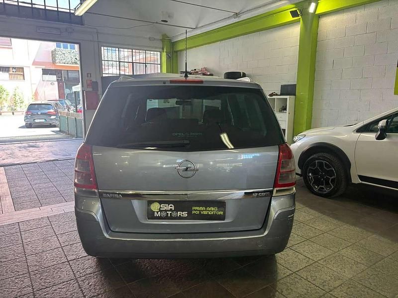 Usata Opel Zafira Cosmo 125 CV (91 kW) 2011 Argento Monovolume