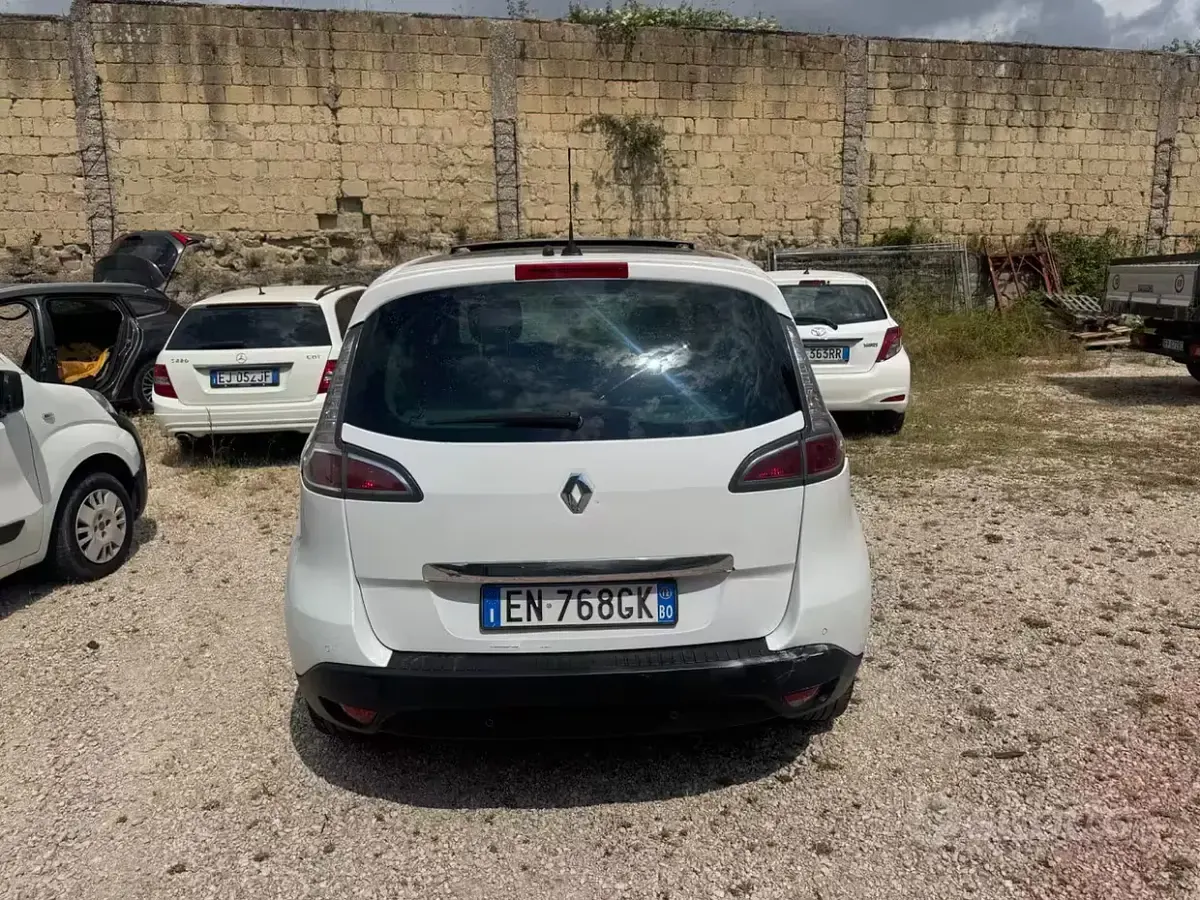 Usata Renault Scénic XMOD 110 CV (80 kW) 2012 Bianco Monovolume
